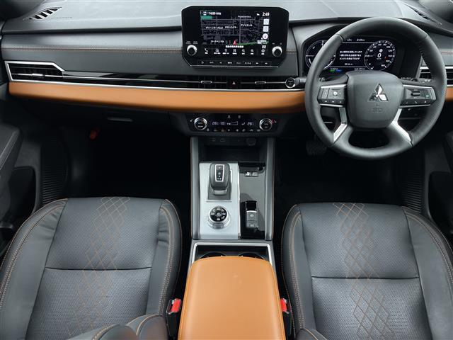 アウトランダーPHEV P 禁煙車 4WD BOSEサウンド 純正ナビゲーション 全方位カメラ 衝突被害軽減ブレーキ レーダークルーズコントロール ヘッドアップディスプレイ ステアリングヒーター シートヒーター ビルトインETC(2枚目)