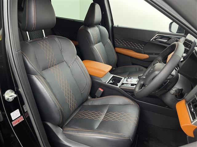 アウトランダーPHEV P 禁煙車 4WD BOSEサウンド 純正ナビゲーション 全方位カメラ 衝突被害軽減ブレーキ レーダークルーズコントロール ヘッドアップディスプレイ ステアリングヒーター シートヒーター ビルトインETC(13枚目)