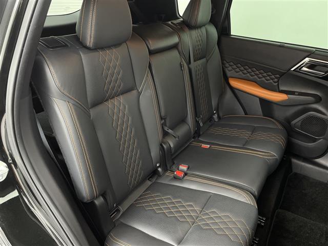 アウトランダーPHEV P 禁煙車 4WD BOSEサウンド 純正ナビゲーション 全方位カメラ 衝突被害軽減ブレーキ レーダークルーズコントロール ヘッドアップディスプレイ ステアリングヒーター シートヒーター ビルトインETC(14枚目)