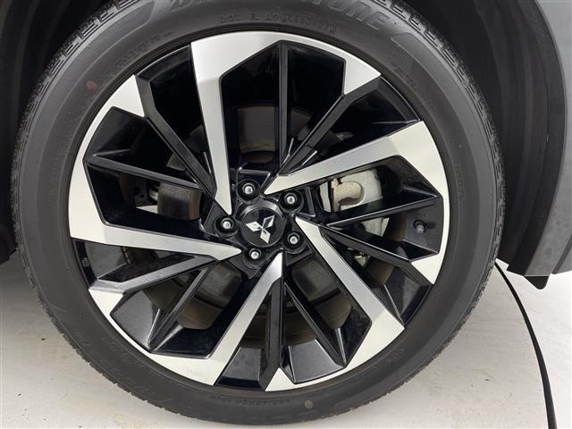 アウトランダーPHEV P 禁煙車 4WD BOSEサウンド 純正ナビゲーション 全方位カメラ 衝突被害軽減ブレーキ レーダークルーズコントロール ヘッドアップディスプレイ ステアリングヒーター シートヒーター ビルトインETC(16枚目)