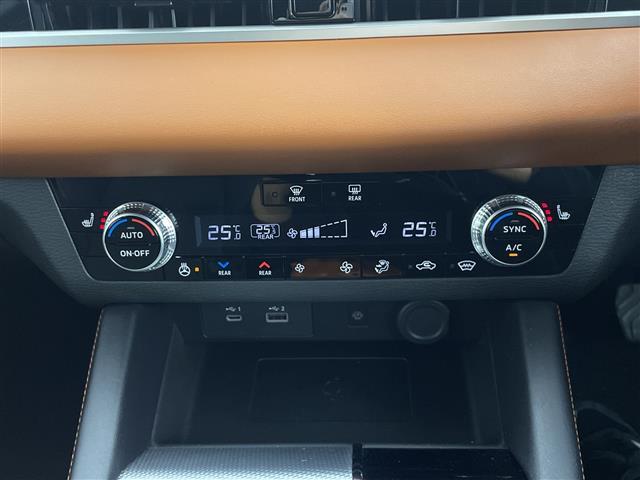 アウトランダーPHEV P 禁煙車 4WD BOSEサウンド 純正ナビゲーション 全方位カメラ 衝突被害軽減ブレーキ レーダークルーズコントロール ヘッドアップディスプレイ ステアリングヒーター シートヒーター ビルトインETC(22枚目)