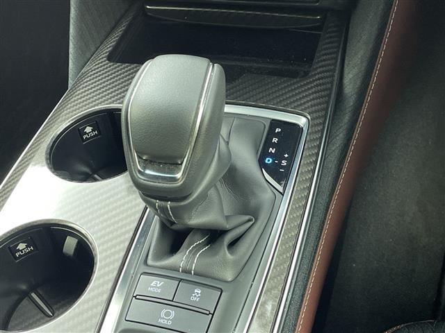 クラウンハイブリッド ＲＳ　禁煙車／レーンキープアシスト／ＢＳＭ／ＲＣＣ／ＨＵＤ／純正ナビ／フルセグ／バックカメラ／シートヒーター／パワーシート／ステアリングヒーター／パドルシフト／ＥＴＣ／ＬＥＤヘッドライト／純正１８インチＡＷ（11枚目）