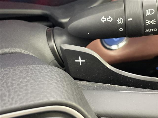 クラウンハイブリッド ＲＳ　禁煙車／レーンキープアシスト／ＢＳＭ／ＲＣＣ／ＨＵＤ／純正ナビ／フルセグ／バックカメラ／シートヒーター／パワーシート／ステアリングヒーター／パドルシフト／ＥＴＣ／ＬＥＤヘッドライト／純正１８インチＡＷ（25枚目）