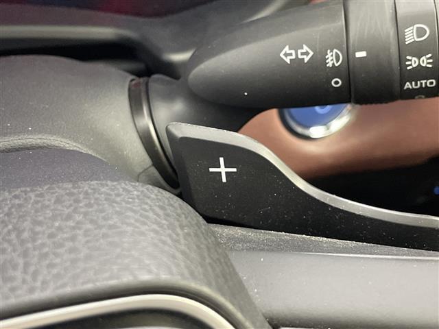 クラウンハイブリッド ＲＳ　禁煙車／レーンキープアシスト／ＢＳＭ／ＲＣＣ／ＨＵＤ／純正ナビ／フルセグ／バックカメラ／シートヒーター／パワーシート／ステアリングヒーター／パドルシフト／ＥＴＣ／ＬＥＤヘッドライト／純正１８インチＡＷ（26枚目）