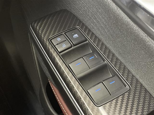 クラウンハイブリッド ＲＳ　禁煙車／レーンキープアシスト／ＢＳＭ／ＲＣＣ／ＨＵＤ／純正ナビ／フルセグ／バックカメラ／シートヒーター／パワーシート／ステアリングヒーター／パドルシフト／ＥＴＣ／ＬＥＤヘッドライト／純正１８インチＡＷ（28枚目）