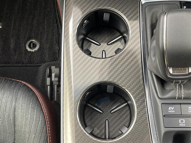 クラウンハイブリッド ＲＳ　禁煙車／レーンキープアシスト／ＢＳＭ／ＲＣＣ／ＨＵＤ／純正ナビ／フルセグ／バックカメラ／シートヒーター／パワーシート／ステアリングヒーター／パドルシフト／ＥＴＣ／ＬＥＤヘッドライト／純正１８インチＡＷ（29枚目）