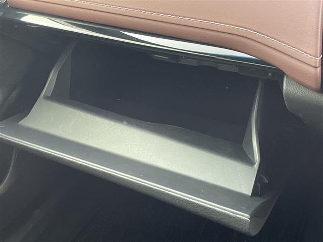 クラウンハイブリッド ＲＳ　禁煙車／レーンキープアシスト／ＢＳＭ／ＲＣＣ／ＨＵＤ／純正ナビ／フルセグ／バックカメラ／シートヒーター／パワーシート／ステアリングヒーター／パドルシフト／ＥＴＣ／ＬＥＤヘッドライト／純正１８インチＡＷ（31枚目）