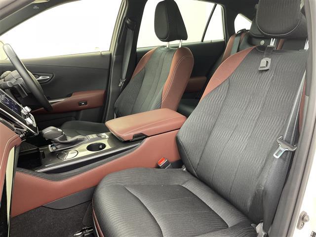 クラウンハイブリッド ＲＳ　禁煙車／レーンキープアシスト／ＢＳＭ／ＲＣＣ／ＨＵＤ／純正ナビ／フルセグ／バックカメラ／シートヒーター／パワーシート／ステアリングヒーター／パドルシフト／ＥＴＣ／ＬＥＤヘッドライト／純正１８インチＡＷ（32枚目）