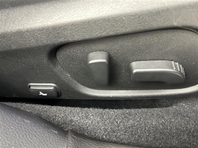 レヴォーグ 1.6GT-Sアイサイト /4WD/メーカーオプションナビ/アイサイト/デジタルインナーミラー/ステアリングスイッチ/パドルシフト/前席シートヒーター/レザーシート/前席パワーシート(メモリー付き)/ヘッドライトレベライザー(20枚目)