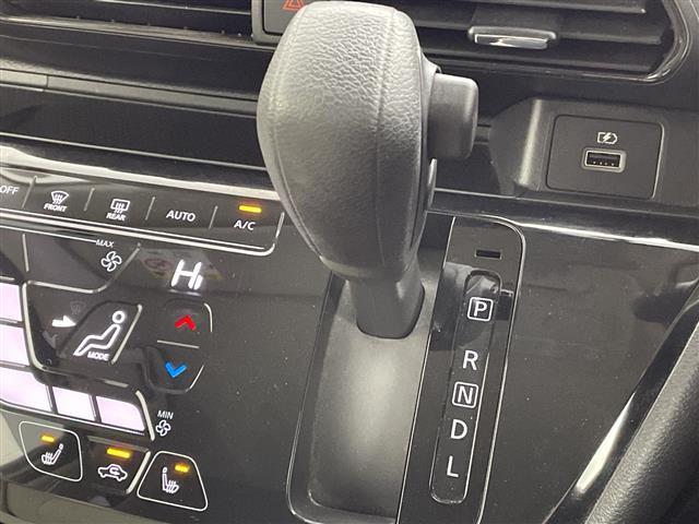 デイズ Ｘ　禁煙車　４ＷＤ　シートヒーター　純正９インチナビ　フルセグＴＶ　クリアランスソナー　ＥＴＣ　バックカメラ　純正ドライブレコーダー　オートハイビーム　純正アルミホイール　ステアリングリモコン（10枚目）