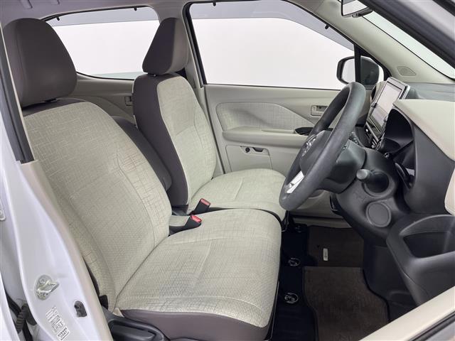 デイズ Ｘ　禁煙車　４ＷＤ　シートヒーター　純正９インチナビ　フルセグＴＶ　クリアランスソナー　ＥＴＣ　バックカメラ　純正ドライブレコーダー　オートハイビーム　純正アルミホイール　ステアリングリモコン（12枚目）