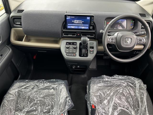 フリード ｅ：ＨＥＶエアー　ＥＸ　登録済未使用車　４ＷＤ　両側パワースライドドア　レーダークルーズコントロール　ＢＳＭ　純正９型ナビ　フルセグＴＶ　スマホ連動　クリアランスソナー　シートヒーター　バックカメラ　オートハイビーム　ＬＥＤ（2枚目）