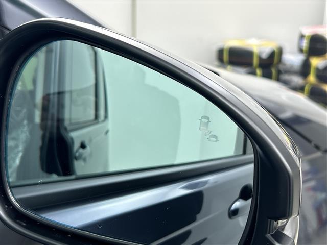 フリード ｅ：ＨＥＶエアー　ＥＸ　登録済未使用車　４ＷＤ　両側パワースライドドア　レーダークルーズコントロール　ＢＳＭ　純正９型ナビ　フルセグＴＶ　スマホ連動　クリアランスソナー　シートヒーター　バックカメラ　オートハイビーム　ＬＥＤ（3枚目）