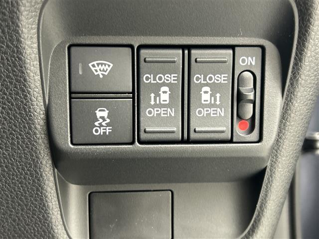 フリード ｅ：ＨＥＶエアー　ＥＸ　登録済未使用車　４ＷＤ　両側パワースライドドア　レーダークルーズコントロール　ＢＳＭ　純正９型ナビ　フルセグＴＶ　スマホ連動　クリアランスソナー　シートヒーター　バックカメラ　オートハイビーム　ＬＥＤ（4枚目）