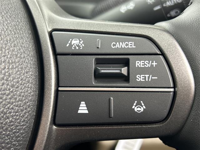 フリード ｅ：ＨＥＶエアー　ＥＸ　登録済未使用車　４ＷＤ　両側パワースライドドア　レーダークルーズコントロール　ＢＳＭ　純正９型ナビ　フルセグＴＶ　スマホ連動　クリアランスソナー　シートヒーター　バックカメラ　オートハイビーム　ＬＥＤ（10枚目）