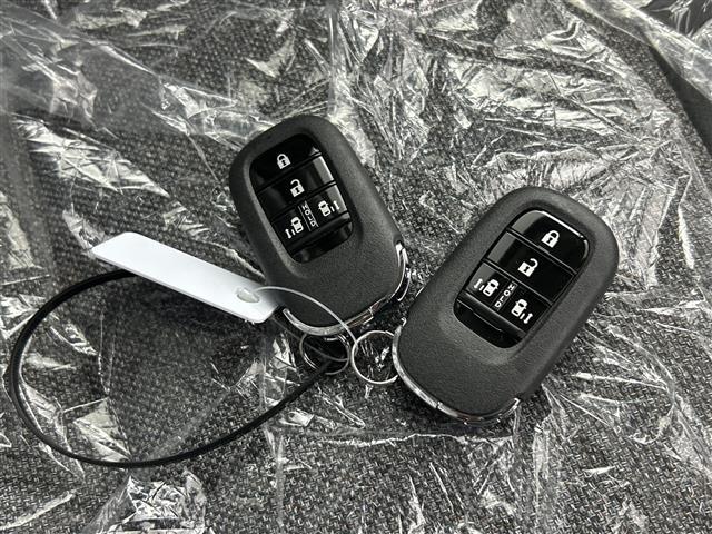 フリード ｅ：ＨＥＶエアー　ＥＸ　登録済未使用車　４ＷＤ　両側パワースライドドア　レーダークルーズコントロール　ＢＳＭ　純正９型ナビ　フルセグＴＶ　スマホ連動　クリアランスソナー　シートヒーター　バックカメラ　オートハイビーム　ＬＥＤ（12枚目）