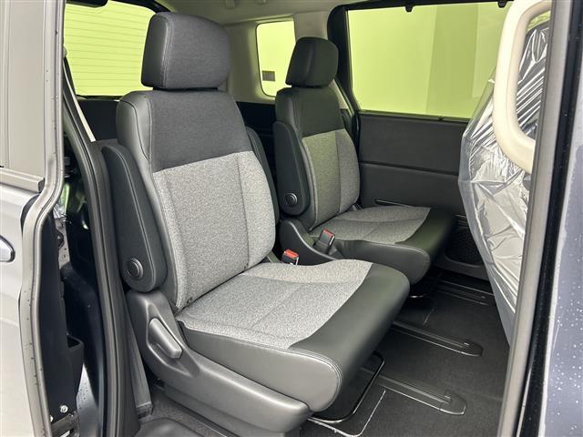 フリード ｅ：ＨＥＶエアー　ＥＸ　登録済未使用車　４ＷＤ　両側パワースライドドア　レーダークルーズコントロール　ＢＳＭ　純正９型ナビ　フルセグＴＶ　スマホ連動　クリアランスソナー　シートヒーター　バックカメラ　オートハイビーム　ＬＥＤ（14枚目）