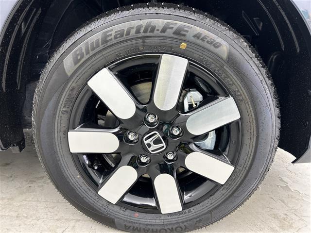 フリード ｅ：ＨＥＶエアー　ＥＸ　登録済未使用車　４ＷＤ　両側パワースライドドア　レーダークルーズコントロール　ＢＳＭ　純正９型ナビ　フルセグＴＶ　スマホ連動　クリアランスソナー　シートヒーター　バックカメラ　オートハイビーム　ＬＥＤ（16枚目）