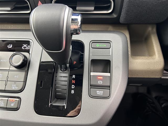 フリード ｅ：ＨＥＶエアー　ＥＸ　登録済未使用車　４ＷＤ　両側パワースライドドア　レーダークルーズコントロール　ＢＳＭ　純正９型ナビ　フルセグＴＶ　スマホ連動　クリアランスソナー　シートヒーター　バックカメラ　オートハイビーム　ＬＥＤ（26枚目）