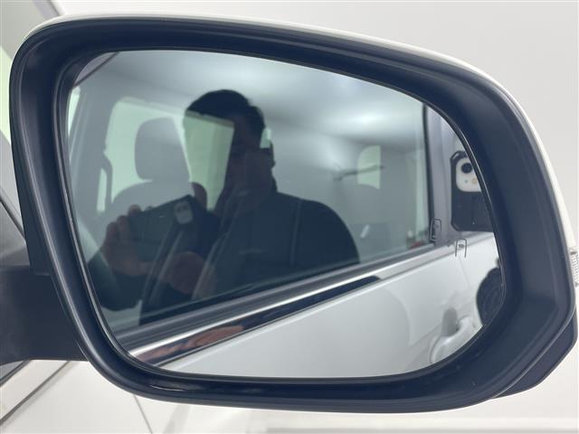 ノア ハイブリッドS-Z 禁煙車/純正10.5型ナビ/後席モニター/快適利便PKG/全周囲カメラ/パーキングアシスト/衝突軽減/車線逸脱支援/レーダークルーズ/3眼LEDヘッドライト/両側電動スライドドア/電動リヤゲート/(7枚目)