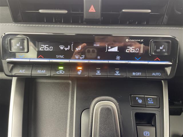 ノア ハイブリッドS-Z 禁煙車/純正10.5型ナビ/後席モニター/快適利便PKG/全周囲カメラ/パーキングアシスト/衝突軽減/車線逸脱支援/レーダークルーズ/3眼LEDヘッドライト/両側電動スライドドア/電動リヤゲート/(11枚目)