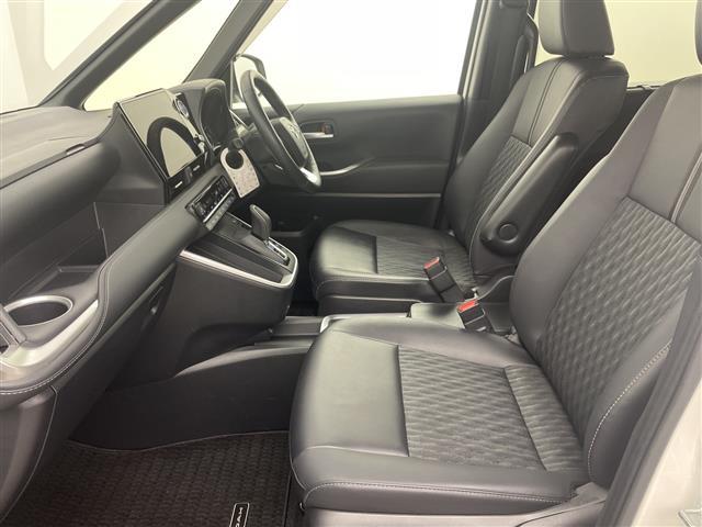 ノア ハイブリッドS-Z 禁煙車/純正10.5型ナビ/後席モニター/快適利便PKG/全周囲カメラ/パーキングアシスト/衝突軽減/車線逸脱支援/レーダークルーズ/3眼LEDヘッドライト/両側電動スライドドア/電動リヤゲート/(34枚目)