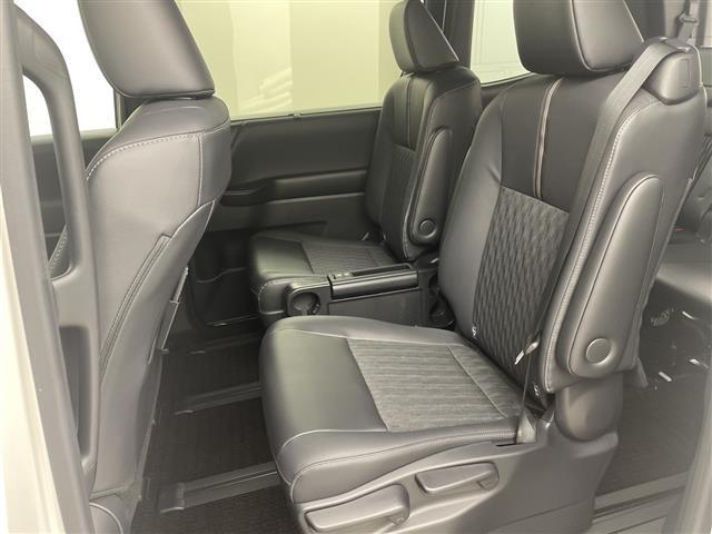 ノア ハイブリッドS-Z 禁煙車/純正10.5型ナビ/後席モニター/快適利便PKG/全周囲カメラ/パーキングアシスト/衝突軽減/車線逸脱支援/レーダークルーズ/3眼LEDヘッドライト/両側電動スライドドア/電動リヤゲート/(35枚目)