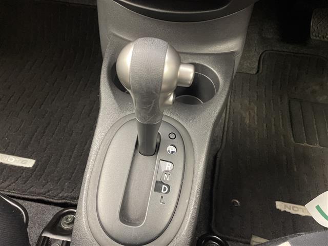 ノート Ｘ　ＦＯＵＲ　禁煙車／純正ナビ／衝突軽減／車線逸脱支援／バックカメラ／フルセグ／Ｂｌｕｅｔｏｏｔｈ／ＥＴＣ／夏タイヤ積み込み／スマートキー／ＬＥＤヘッドライト／オートライト／マニュアルエアコン／フロアマット（8枚目）