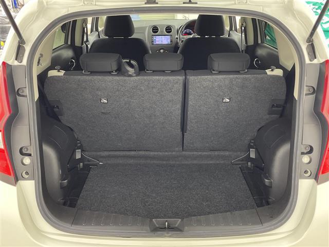 ノート Ｘ　ＦＯＵＲ　禁煙車／純正ナビ／衝突軽減／車線逸脱支援／バックカメラ／フルセグ／Ｂｌｕｅｔｏｏｔｈ／ＥＴＣ／夏タイヤ積み込み／スマートキー／ＬＥＤヘッドライト／オートライト／マニュアルエアコン／フロアマット（15枚目）