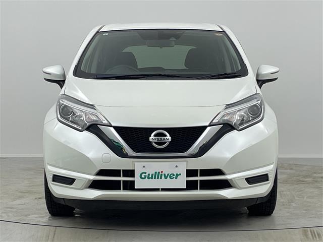 ノート Ｘ　ＦＯＵＲ　禁煙車／純正ナビ／衝突軽減／車線逸脱支援／バックカメラ／フルセグ／Ｂｌｕｅｔｏｏｔｈ／ＥＴＣ／夏タイヤ積み込み／スマートキー／ＬＥＤヘッドライト／オートライト／マニュアルエアコン／フロアマット（17枚目）