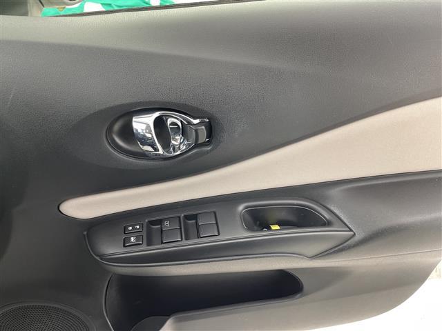 ノート Ｘ　ＦＯＵＲ　禁煙車／純正ナビ／衝突軽減／車線逸脱支援／バックカメラ／フルセグ／Ｂｌｕｅｔｏｏｔｈ／ＥＴＣ／夏タイヤ積み込み／スマートキー／ＬＥＤヘッドライト／オートライト／マニュアルエアコン／フロアマット（25枚目）