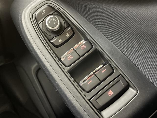 インプレッサスポーツ ２．０ｉ－Ｓアイサイト　禁煙車　ＢＳＭ　レーダークルーズコントロール　社外７型ナビ　フルセグＴＶ　ＥＴＣ　パワーシート　バックカメラ　ＬＥＤライト　フォグライト　レーンアシスト　ダウンヒルアシスト　純正アルミ　パドルシフト（27枚目）