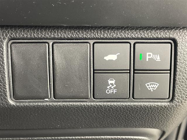 ヴェゼル ｅ：ＨＥＶ　Ｚ　登録済未使用車／／ホンダセンシング／純正９型ナビ／スマホ連携／フルセグＴＶ／バックカメラ／電動リアゲート／ハーフレザーシート／シートヒーター／パドルシフト／スペアキー／ＥＴＣ２．０／ワイヤレス充電（7枚目）