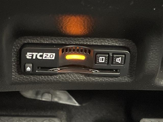 ヴェゼル ｅ：ＨＥＶ　Ｚ　登録済未使用車／／ホンダセンシング／純正９型ナビ／スマホ連携／フルセグＴＶ／バックカメラ／電動リアゲート／ハーフレザーシート／シートヒーター／パドルシフト／スペアキー／ＥＴＣ２．０／ワイヤレス充電（11枚目）