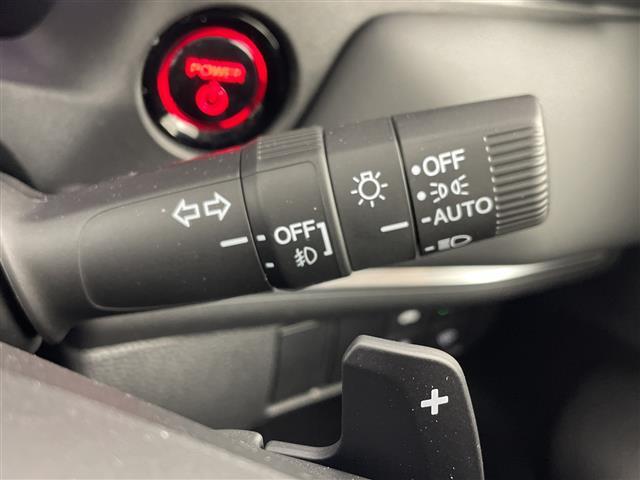 ヴェゼル ｅ：ＨＥＶ　Ｚ　登録済未使用車／／ホンダセンシング／純正９型ナビ／スマホ連携／フルセグＴＶ／バックカメラ／電動リアゲート／ハーフレザーシート／シートヒーター／パドルシフト／スペアキー／ＥＴＣ２．０／ワイヤレス充電（12枚目）