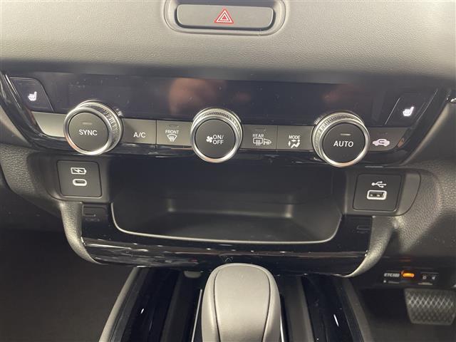 ヴェゼル ｅ：ＨＥＶ　Ｚ　登録済未使用車／／ホンダセンシング／純正９型ナビ／スマホ連携／フルセグＴＶ／バックカメラ／電動リアゲート／ハーフレザーシート／シートヒーター／パドルシフト／スペアキー／ＥＴＣ２．０／ワイヤレス充電（22枚目）