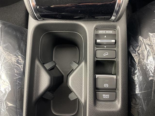 ヴェゼル ｅ：ＨＥＶ　Ｚ　登録済未使用車／／ホンダセンシング／純正９型ナビ／スマホ連携／フルセグＴＶ／バックカメラ／電動リアゲート／ハーフレザーシート／シートヒーター／パドルシフト／スペアキー／ＥＴＣ２．０／ワイヤレス充電（24枚目）