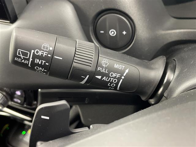 ヴェゼル ｅ：ＨＥＶ　Ｚ　登録済未使用車／／ホンダセンシング／純正９型ナビ／スマホ連携／フルセグＴＶ／バックカメラ／電動リアゲート／ハーフレザーシート／シートヒーター／パドルシフト／スペアキー／ＥＴＣ２．０／ワイヤレス充電（25枚目）