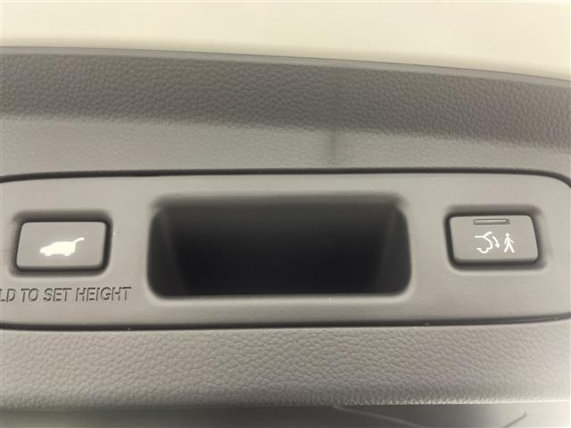 ヴェゼル ｅ：ＨＥＶ　Ｚ　登録済未使用車／／ホンダセンシング／純正９型ナビ／スマホ連携／フルセグＴＶ／バックカメラ／電動リアゲート／ハーフレザーシート／シートヒーター／パドルシフト／スペアキー／ＥＴＣ２．０／ワイヤレス充電（8枚目）