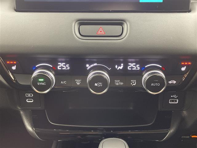 ヴェゼル ｅ：ＨＥＶ　Ｚ　登録済未使用車／／ホンダセンシング／純正９型ナビ／スマホ連携／フルセグＴＶ／バックカメラ／電動リアゲート／ハーフレザーシート／シートヒーター／パドルシフト／スペアキー／ＥＴＣ２．０／ワイヤレス充電（10枚目）