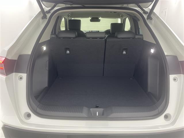 ヴェゼル ｅ：ＨＥＶ　Ｚ　登録済未使用車／／ホンダセンシング／純正９型ナビ／スマホ連携／フルセグＴＶ／バックカメラ／電動リアゲート／ハーフレザーシート／シートヒーター／パドルシフト／スペアキー／ＥＴＣ２．０／ワイヤレス充電（15枚目）