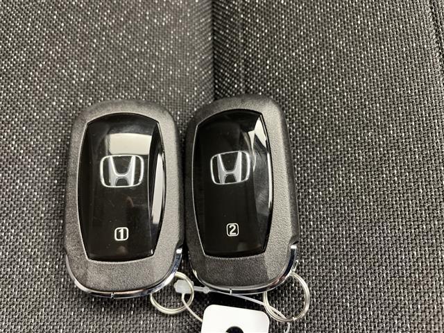 ヴェゼル ｅ：ＨＥＶ　Ｚ　登録済未使用車／／ホンダセンシング／純正９型ナビ／スマホ連携／フルセグＴＶ／バックカメラ／電動リアゲート／ハーフレザーシート／シートヒーター／パドルシフト／スペアキー／ＥＴＣ２．０／ワイヤレス充電（25枚目）