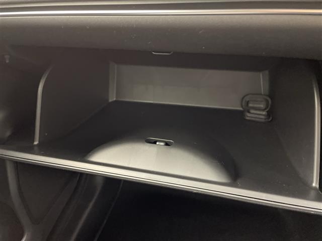 ヴェゼル ｅ：ＨＥＶ　Ｚ　登録済未使用車／／ホンダセンシング／純正９型ナビ／スマホ連携／フルセグＴＶ／バックカメラ／電動リアゲート／ハーフレザーシート／シートヒーター／パドルシフト／スペアキー／ＥＴＣ２．０／ワイヤレス充電（31枚目）