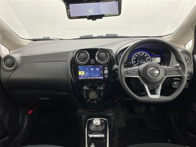 ノート 禁煙車/衝突軽減/社外7インチナビ/Bluetooth/フルセグTV/アラウンドビューモニター/デジタルインナーミラー/ETC/オートエアコン/レーンキープアシスト/アルミ付き夏タイヤ積込(2枚目)