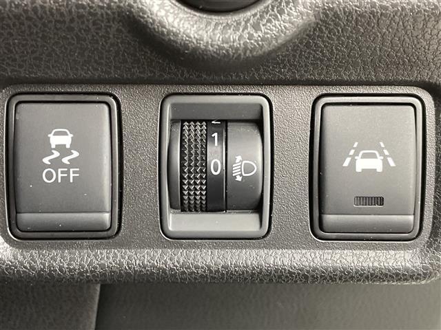 ノート 禁煙車/衝突軽減/社外7インチナビ/Bluetooth/フルセグTV/アラウンドビューモニター/デジタルインナーミラー/ETC/オートエアコン/レーンキープアシスト/アルミ付き夏タイヤ積込(10枚目)
