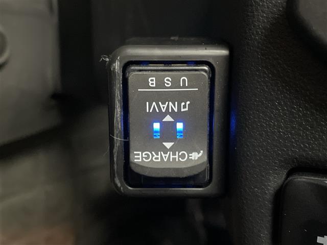 サンバーバン オープンデッキ　禁煙車／４ＷＤ／純正ナビ／衝突軽減／バックカメラ／サイドオーニング／ルーフキャリア／フルセグ／ＥＴＣ／ＬＥＤヘッド／レーンキープ／アイドリングストップ／リモコンキー／オートライト／オートハイビーム（12枚目）