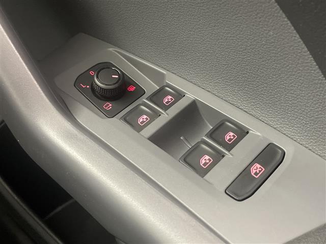 Ｔ－クロス ＴＳＩ　アクティブ　禁煙車／ワンオーナー／ＢＳＭ／純正８型ナビ／ワイヤレス充電／パーキングアシスト／レーダークルーズコントロール／バックカメラ／フルセグ／Ｂｌｕｅｔｏｏｔｈ接続／ＬＥＤヘッドライト／オートライト／ＥＴＣ（28枚目）
