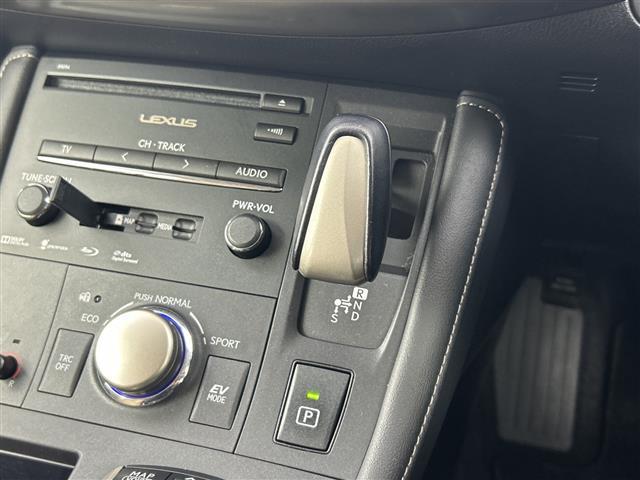 ＣＴ ＣＴ２００ｈ　バージョンＣ　禁煙車　純正ナビ　シートヒーター　前席パワーシート　前後ドライブレコーダー　バックカメラ　クルーズコントロール　ＥＴＣ　ＬＥＤヘッドライト　　パドルシフト　フルセグＴＶ　純正アルミホイール　横滑り防止（8枚目）