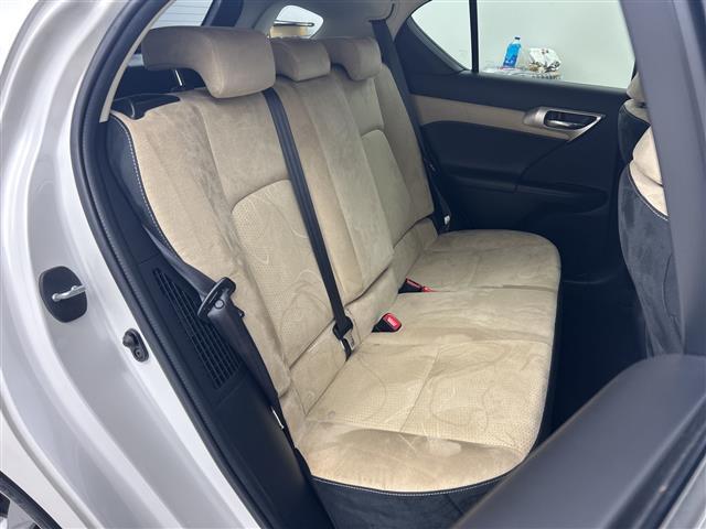 ＣＴ ＣＴ２００ｈ　バージョンＣ　禁煙車　純正ナビ　シートヒーター　前席パワーシート　前後ドライブレコーダー　バックカメラ　クルーズコントロール　ＥＴＣ　ＬＥＤヘッドライト　　パドルシフト　フルセグＴＶ　純正アルミホイール　横滑り防止（14枚目）