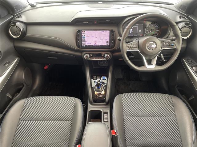 キックス Ｘ　禁煙車　アラウンドビューモニター　プロパイロット　純正９型ナビ　フルセグＴＶ　ＥＴＣ　デジタルインナーミラー　純正ドライブレコーダー　シートヒーター　ハーフレザーシート　ステアリングヒーター　ＬＥＤ（2枚目）